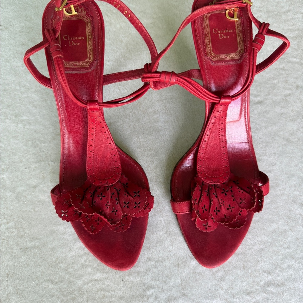 CD Galliano Era Cutwork Floral T-Strap Heels Rare Archival
❤️ - Picture 2 of 6